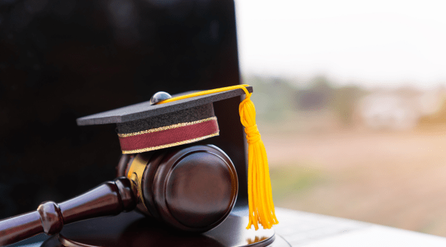 Diploma of Paralegal (Legal Secretary) – Online